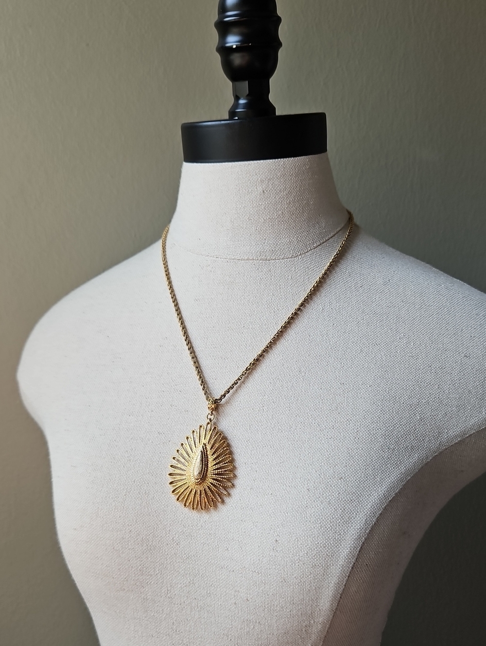 70s Monet Gold Sunburst Pendant Necklace - Women